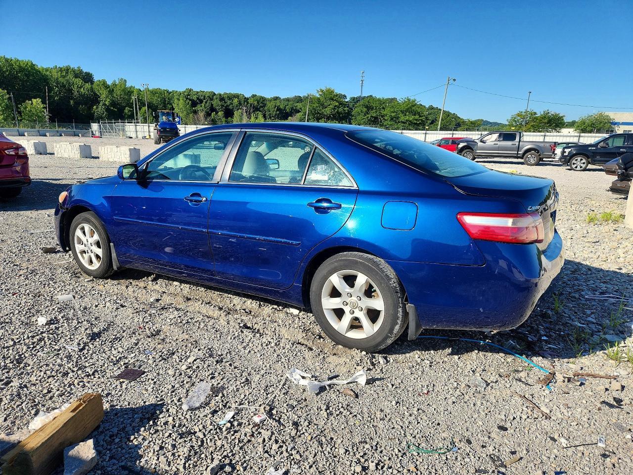 2009 Toyota Camry Le - Фото 2