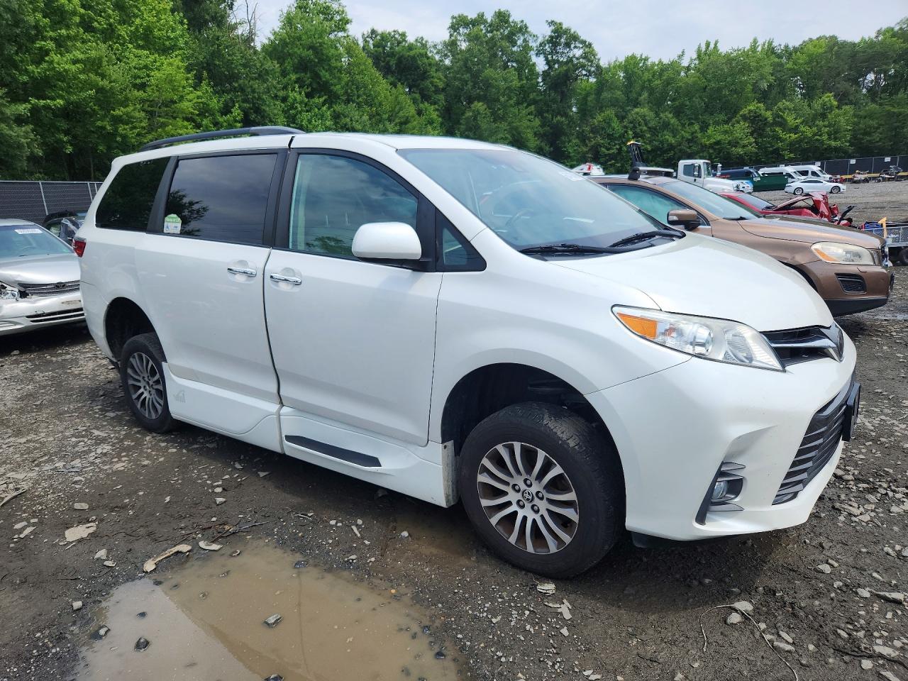 2020 Toyota Sienna Xle 8-Passenger - Фото 4