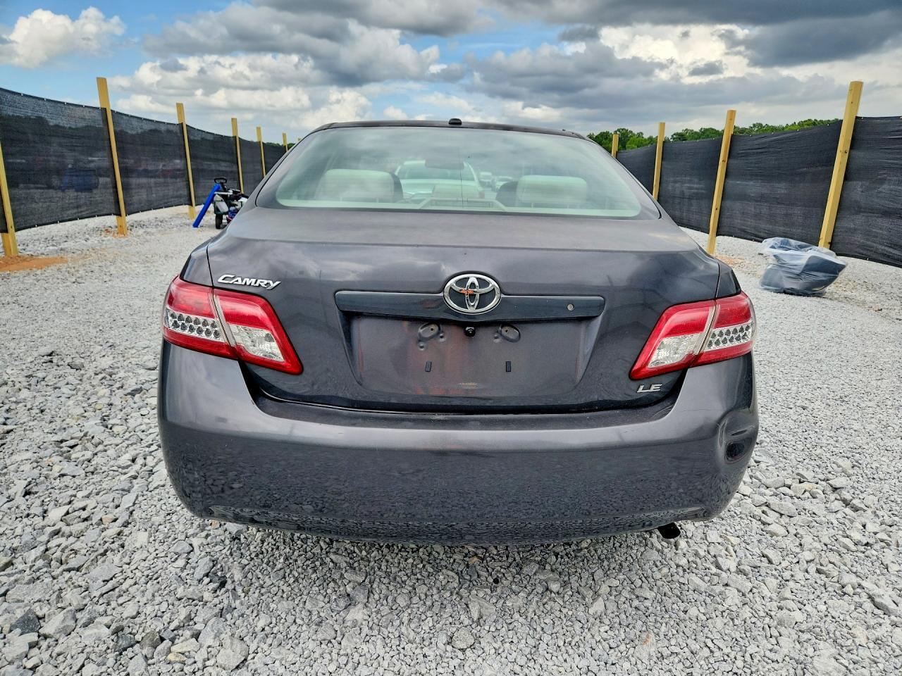 2011 Toyota Camry Le - Фото 6