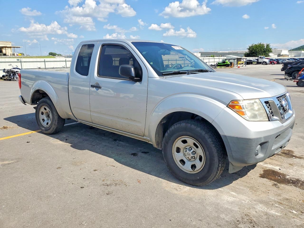 2014 Nissan Frontier S/Sv - Image 4