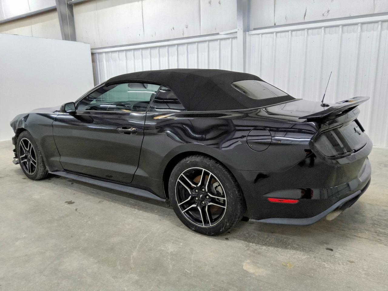 2022 Ford Mustang - Фото 2