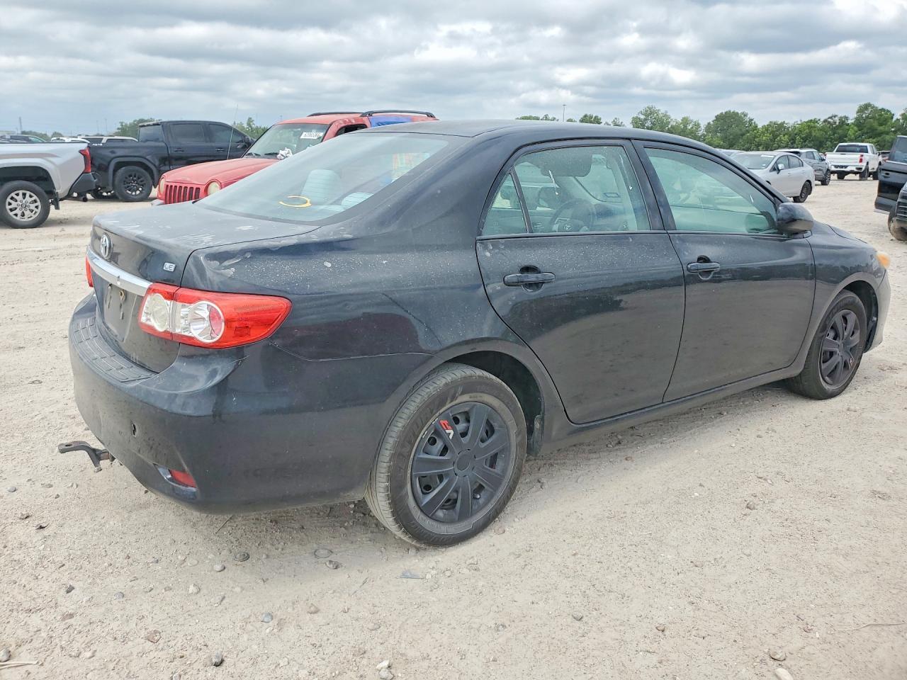 2011 Toyota Corolla Le - Image 3