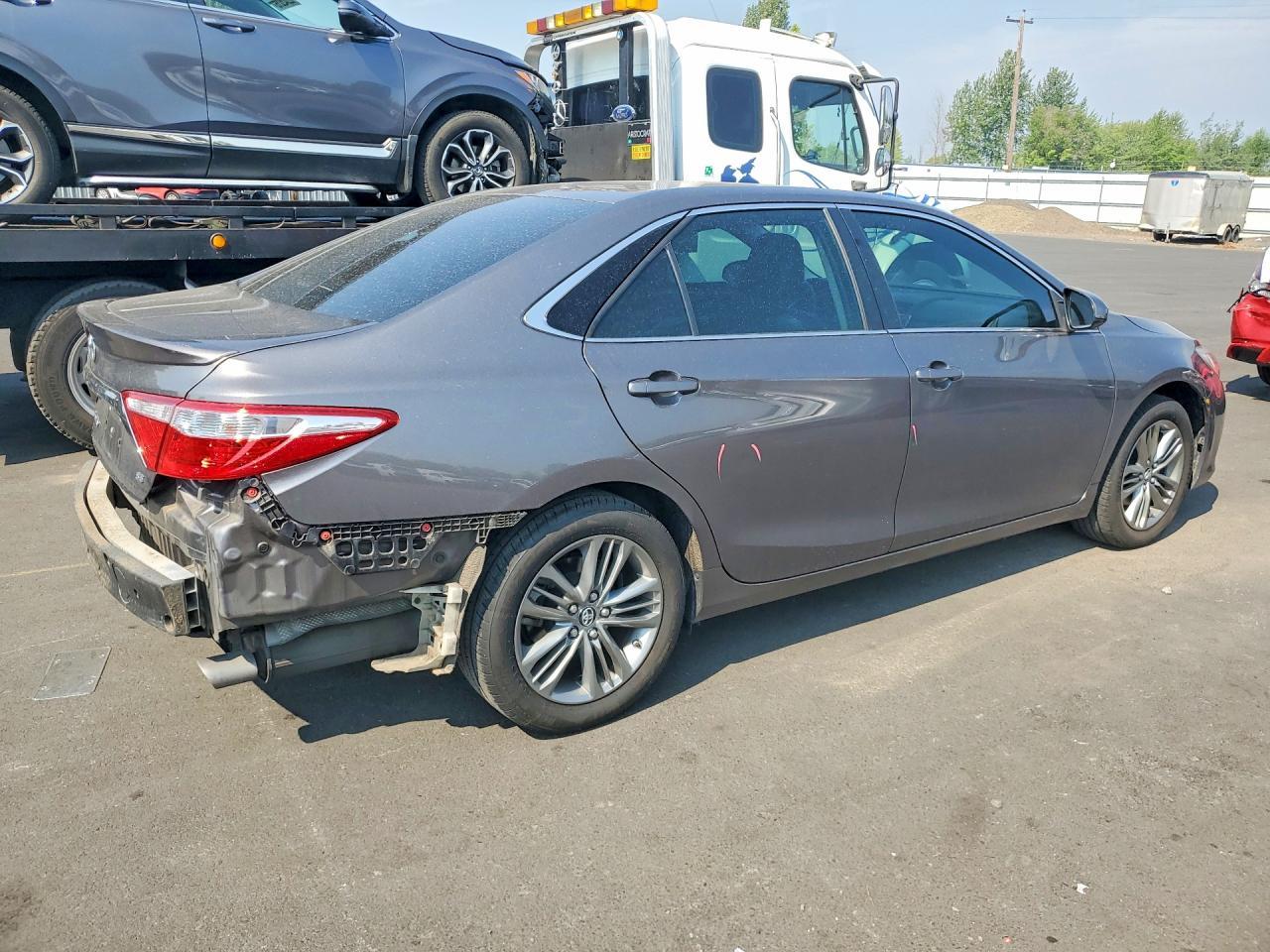 2017 Toyota Camry Se - Фото 3