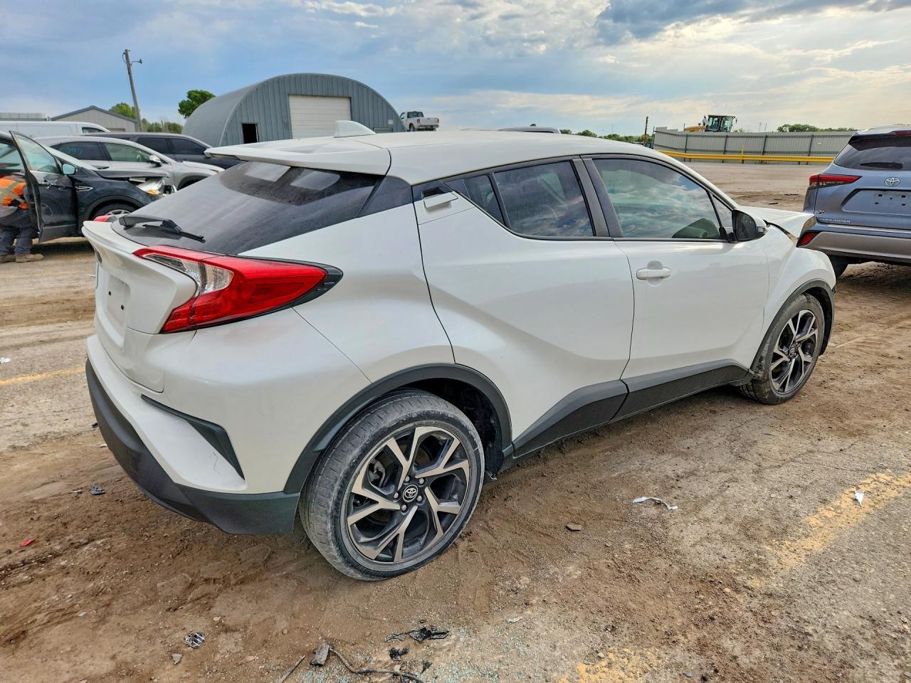 2019 Toyota C-Hr Xle - Image 3