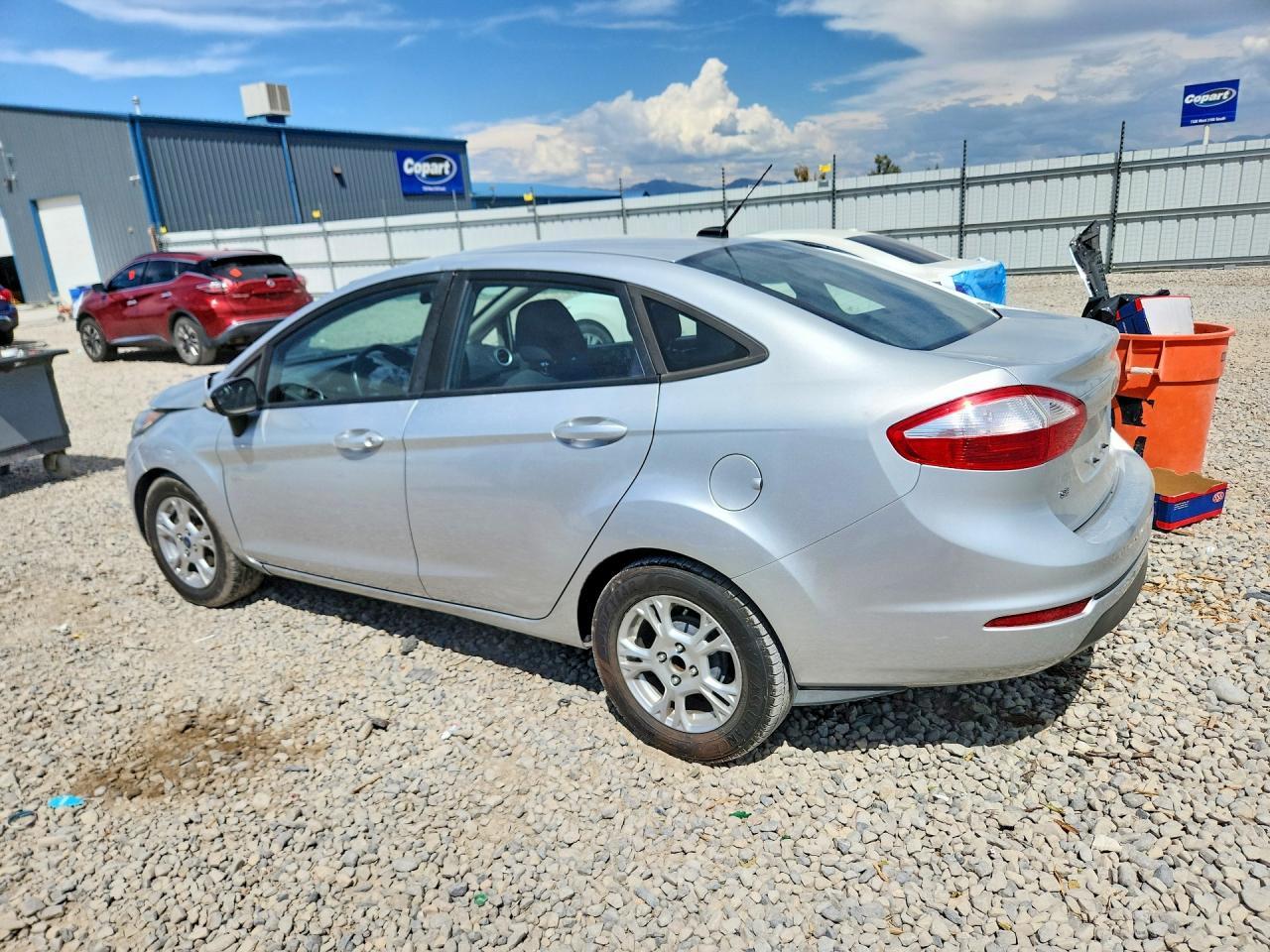 2015 Ford Fiesta Se - Фото 2