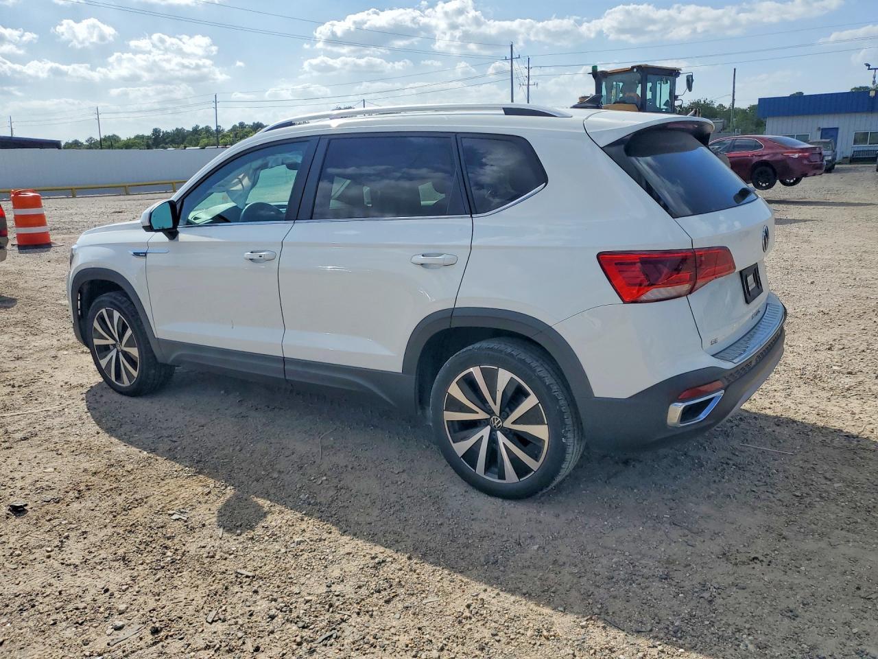 2024 Volkswagen Taos Se - Image 2