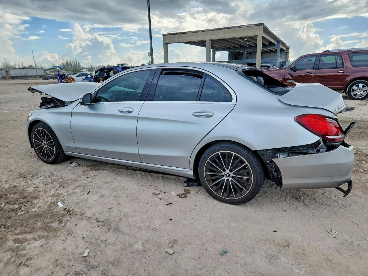 2021 Mercedes-Benz C 300 - Фото 2