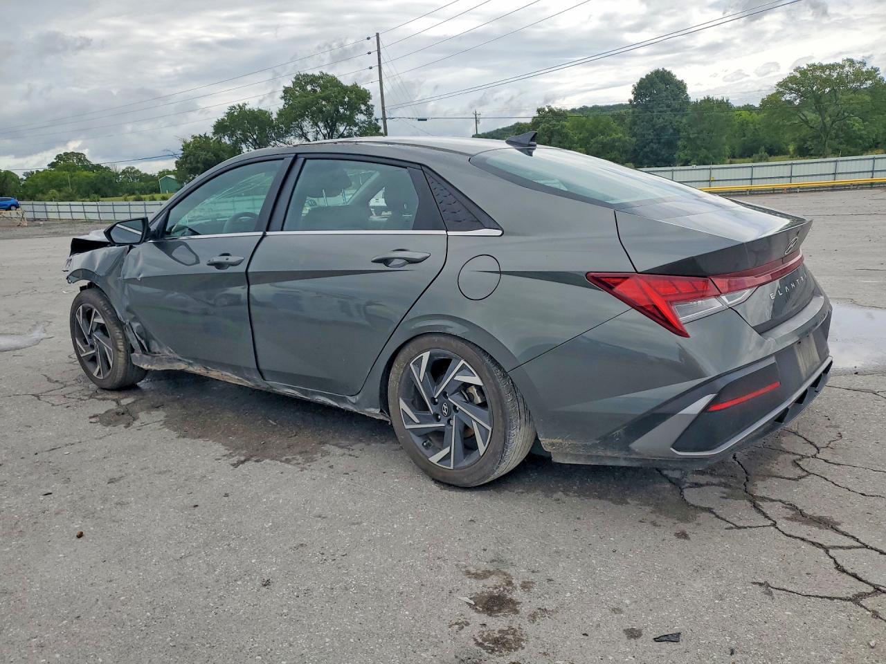 2024 Hyundai Elantra Sel - Image 2