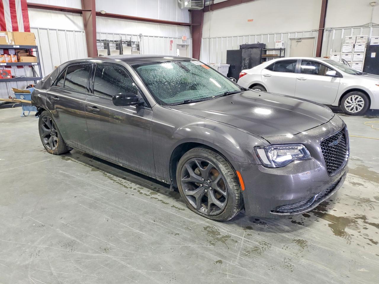 2023 Chrysler 300 Touring - Image 4