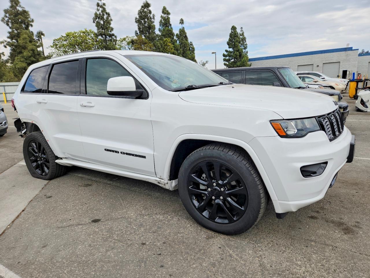 2017 Jeep Grand Cherokee Laredo - Фото 4