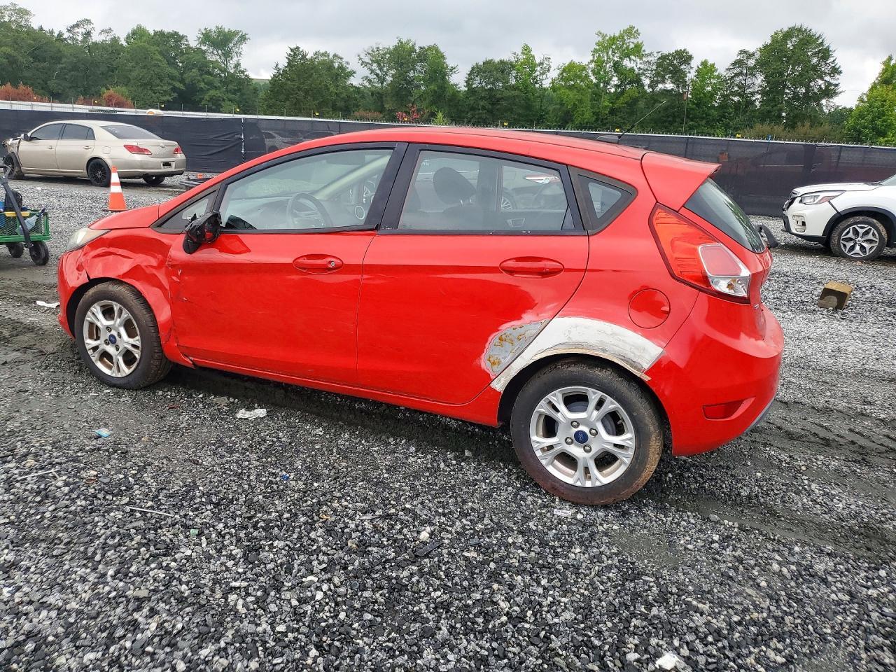 2015 Ford Fiesta Se - Фото 2