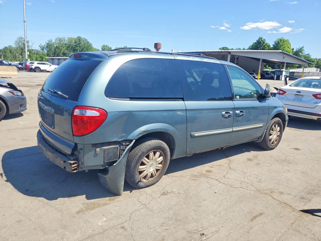 2006 Chrysler Town & Country Touring - Фото 3