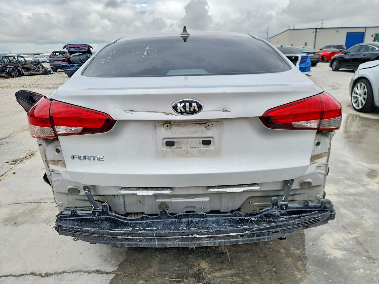 2017 Kia Forte Lx - Image 6