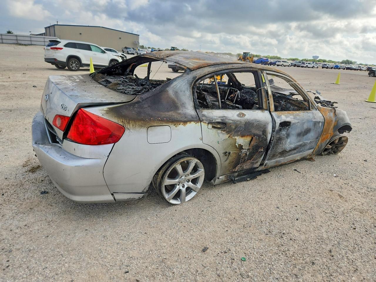 2005 Infiniti G35 Base - Image 3