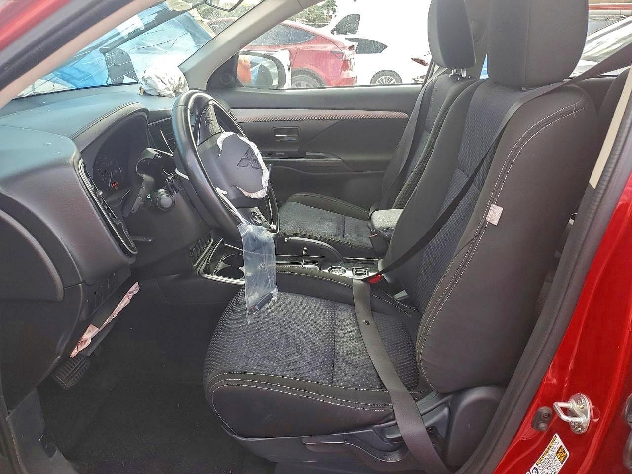 2017 Mitsubishi Outlander Se - Фото 7