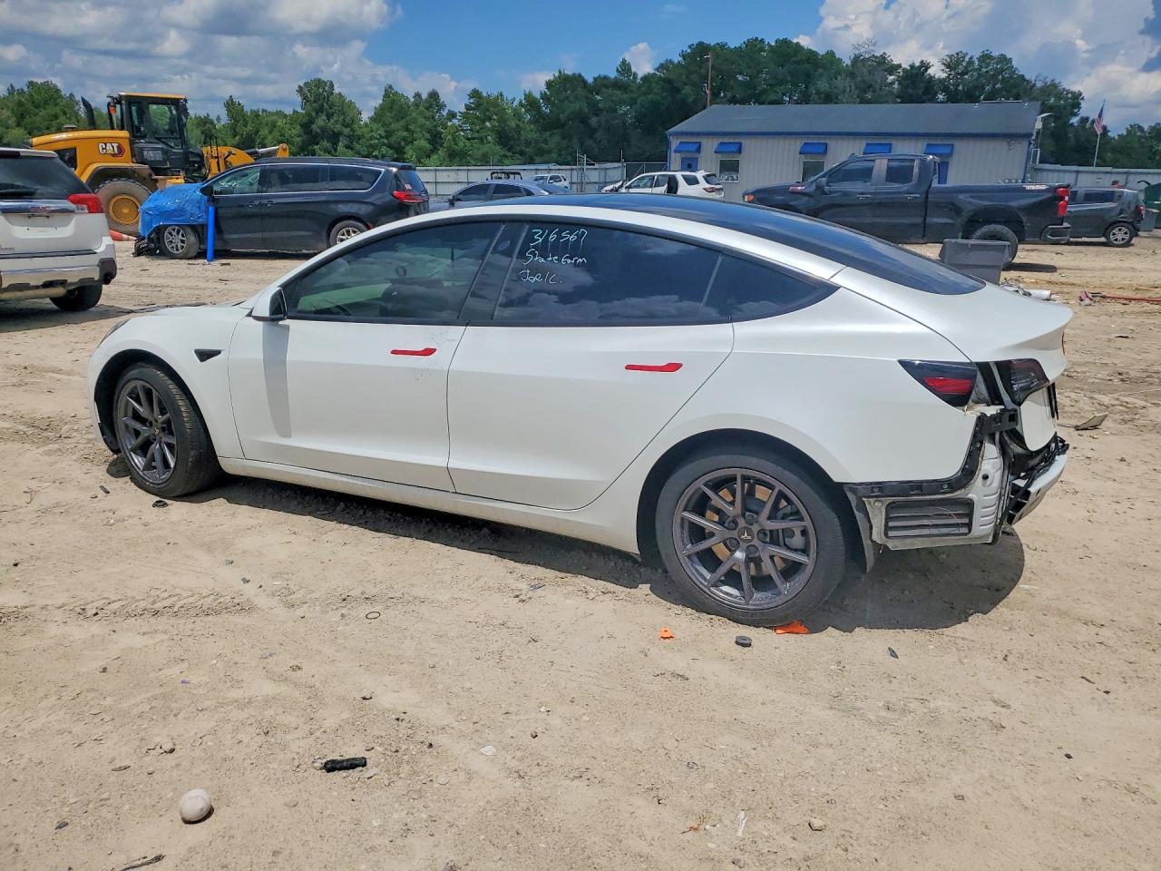 2022 Tesla Model 3 - Фото 2