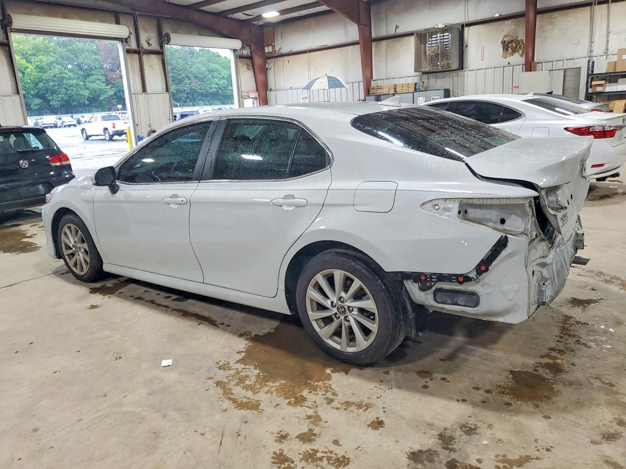 2023 Toyota Camry Le - Фото 2
