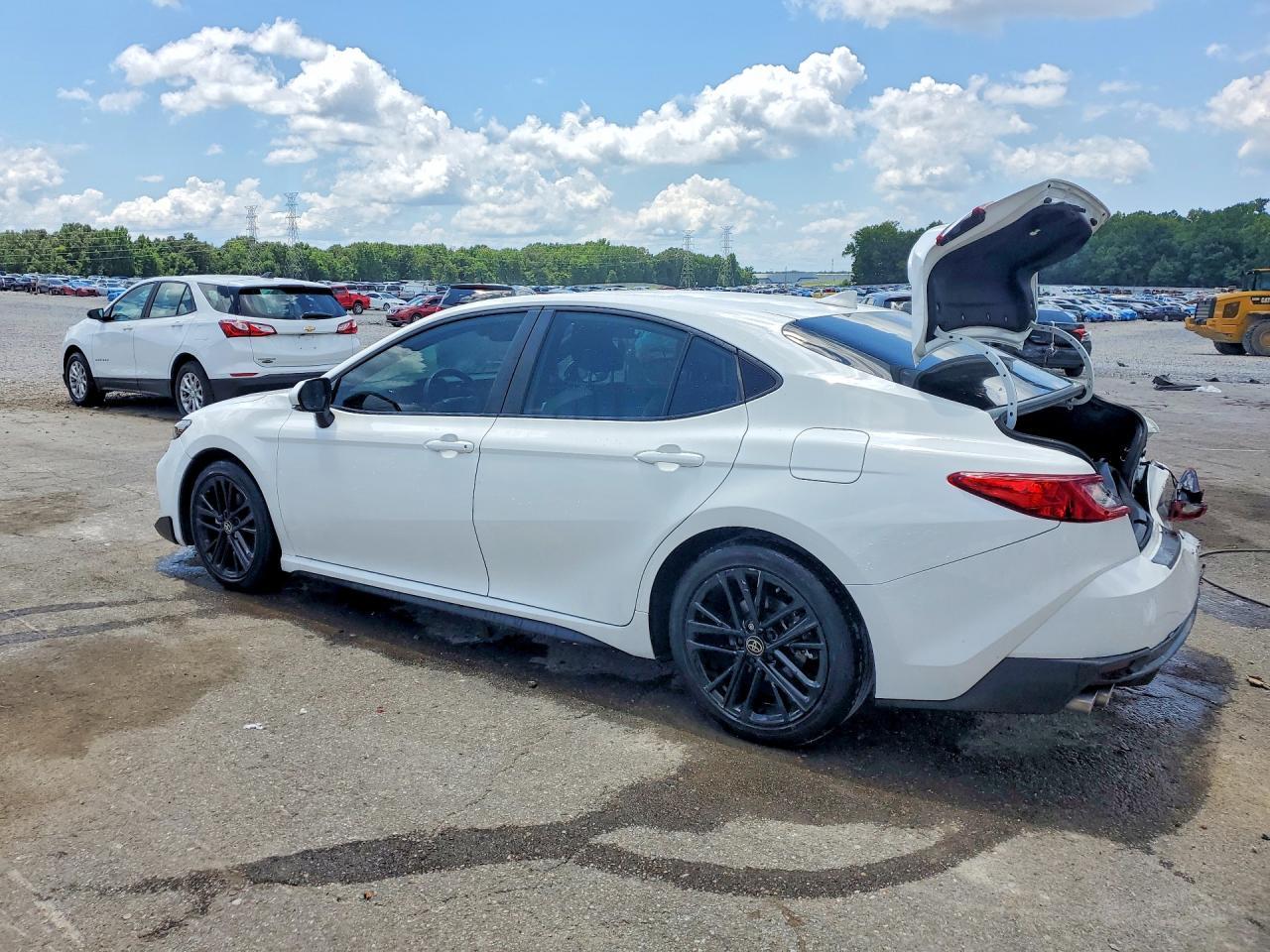 2025 Toyota Camry Se - Фото 2