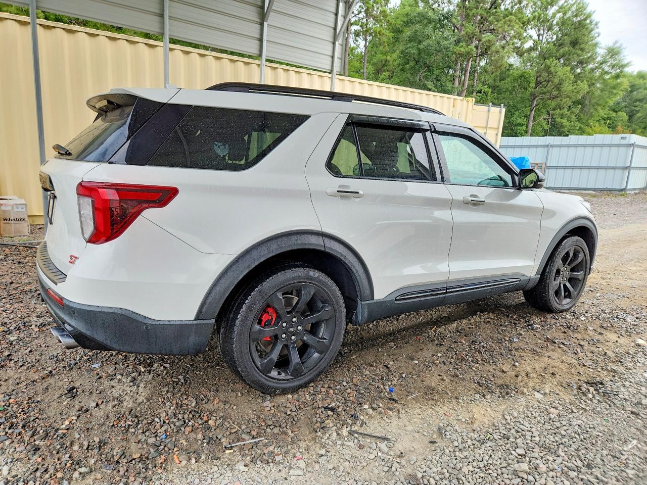 2022 Ford Explorer St - Image 3