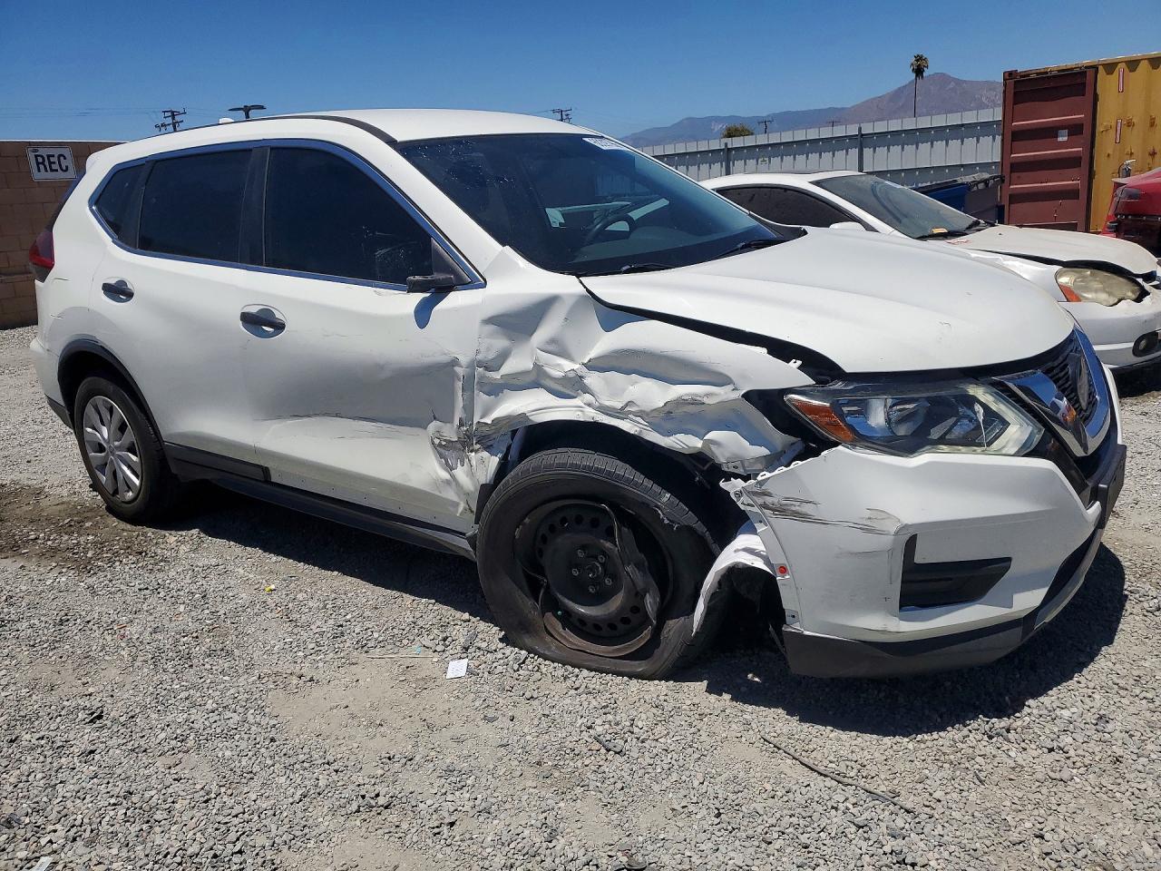 2018 Nissan Rogue S - Фото 4