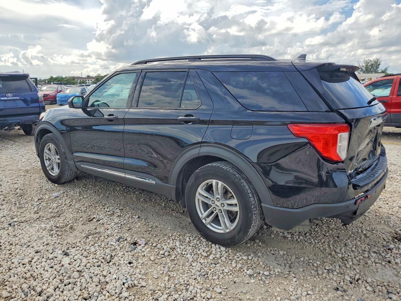 2021 Ford Explorer Xlt - Image 2