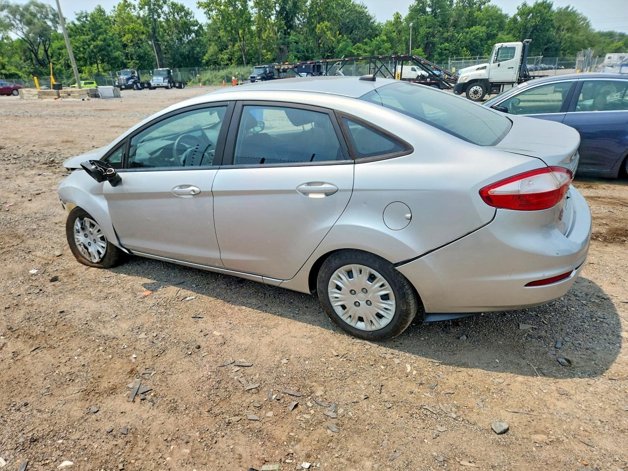 2017 Ford Fiesta S - Фото 2