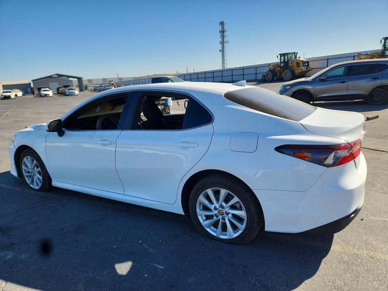 2024 Toyota Camry Le - Фото 2