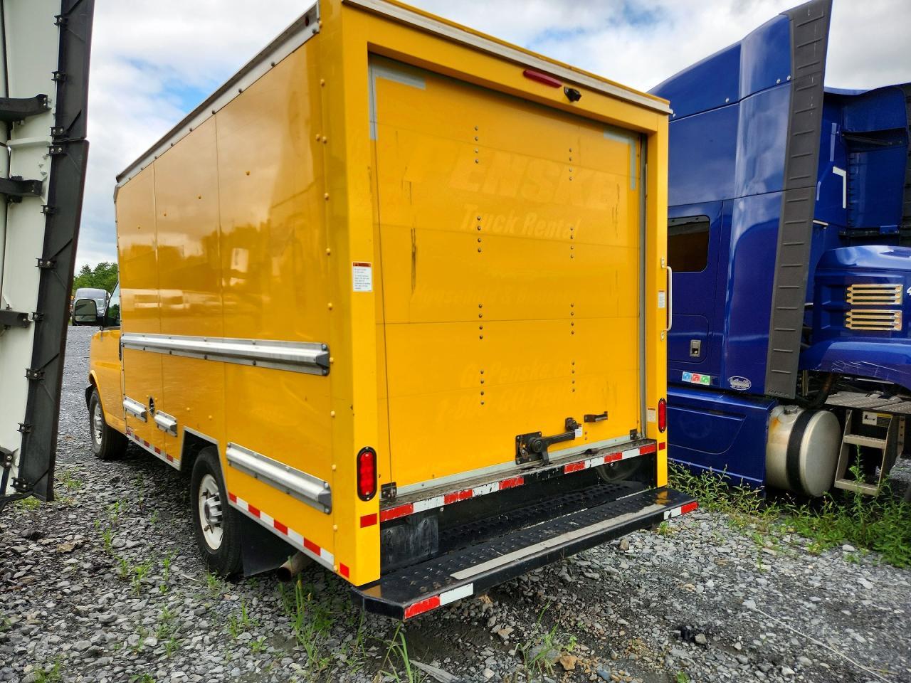 2023 GMC Savana Cut - Box Truck - Фото 2