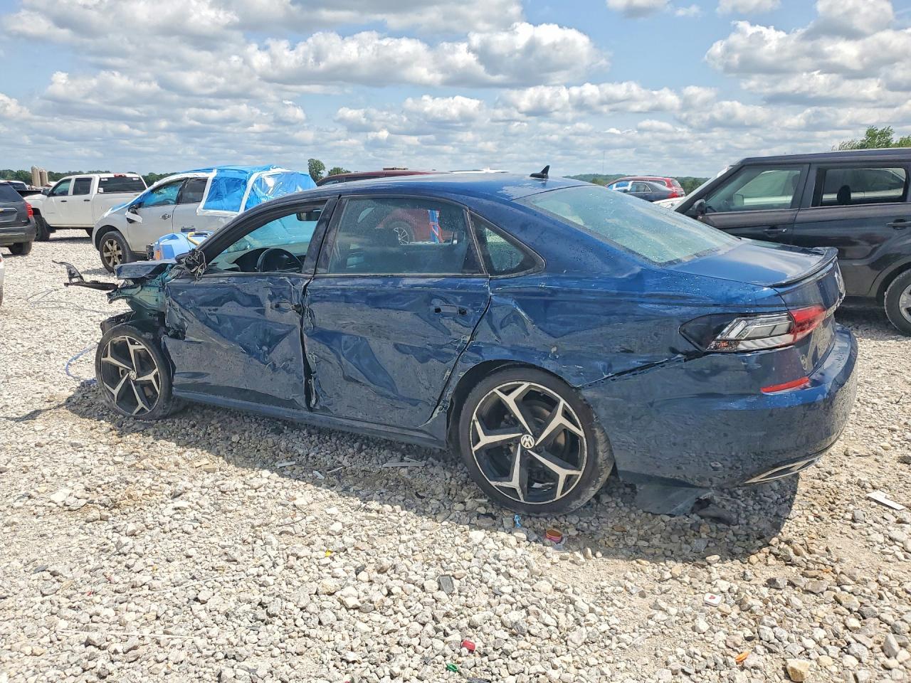 2021 Volkswagen Passat R-Line - Image 2