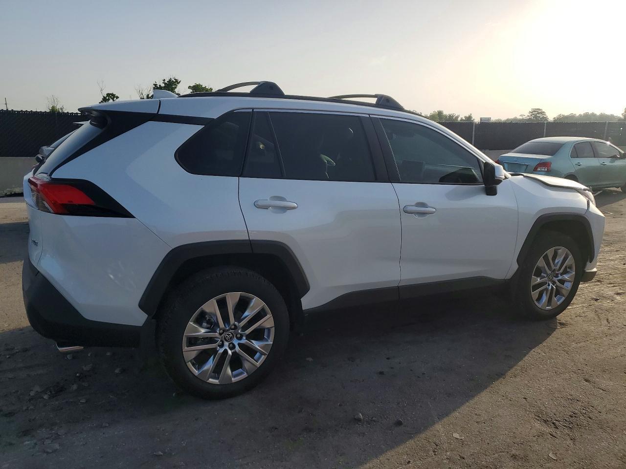 2025 Toyota Rav4 Xle Premium - Image 3