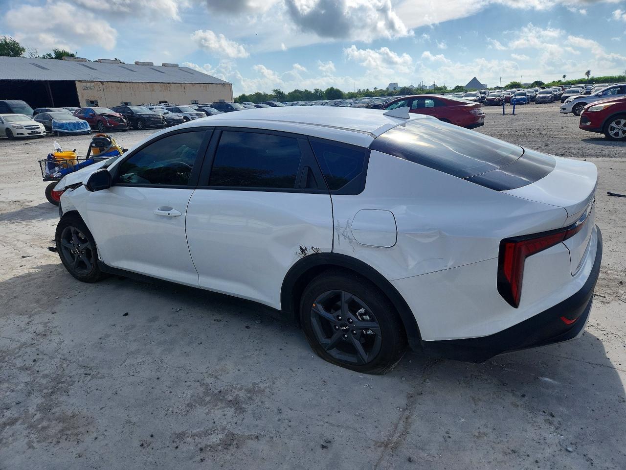 2025 Kia K4 Lxs - Image 2