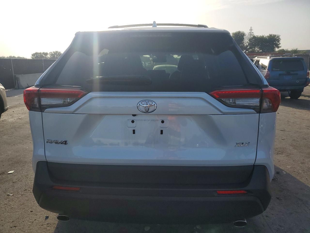 2025 Toyota Rav4 Xle Premium - Image 6