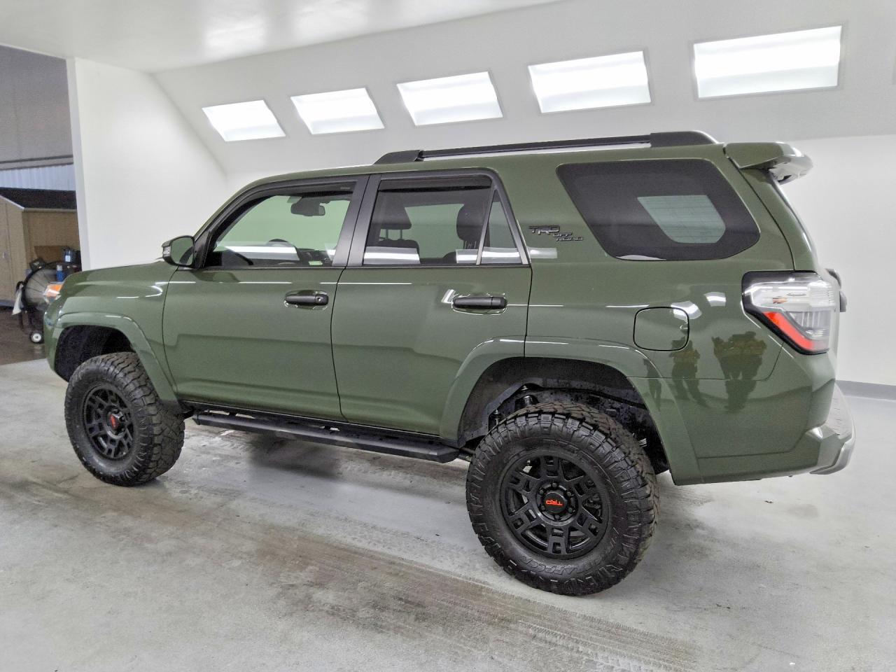 2022 Toyota 4Runner Trd Off-Road Premium - Image 2