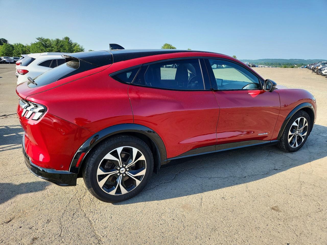 2021 Ford Mustang Mach-E Premium - Фото 3