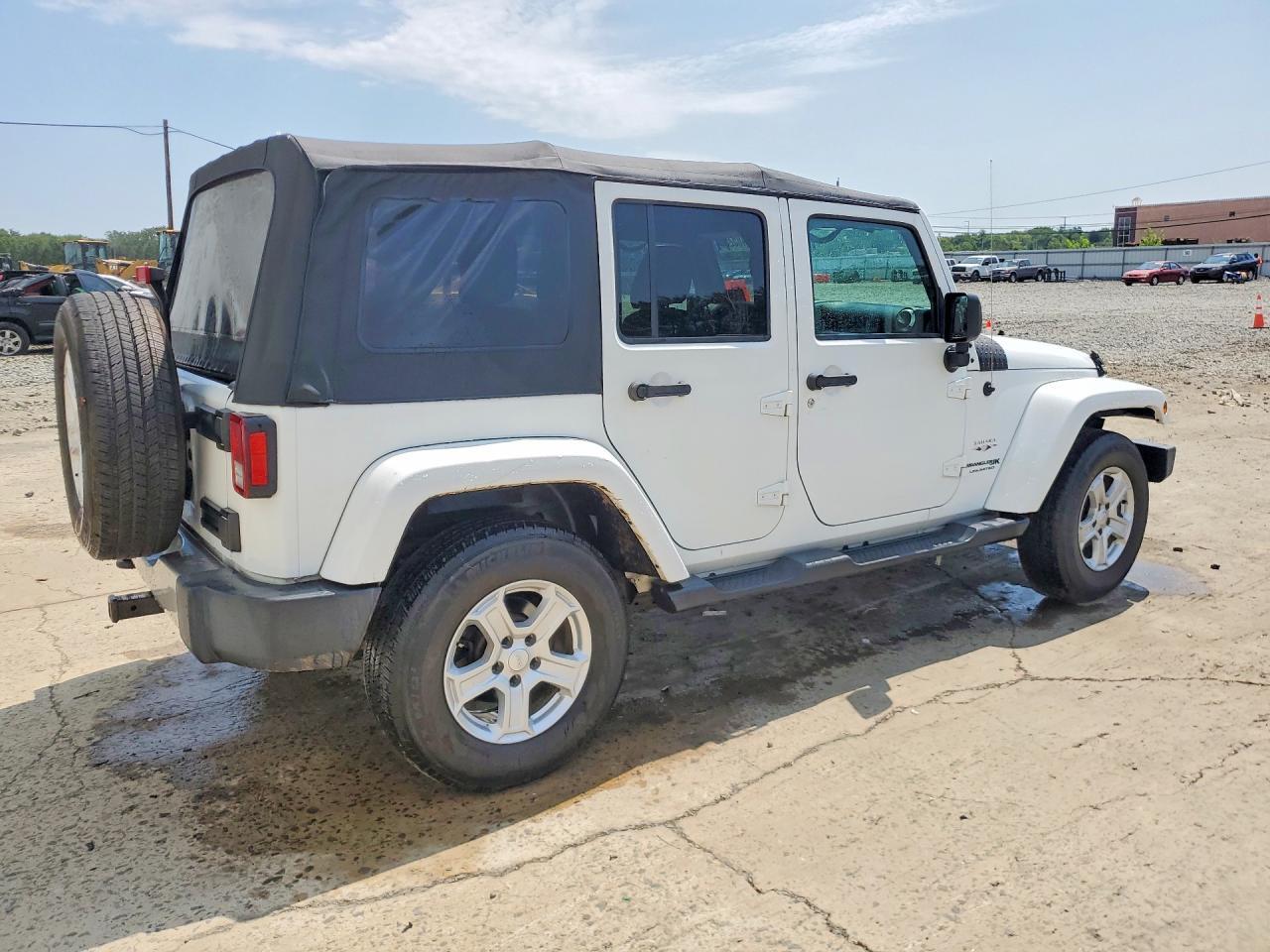2018 Jeep Wrangler Unlimited Sahara - Image 3