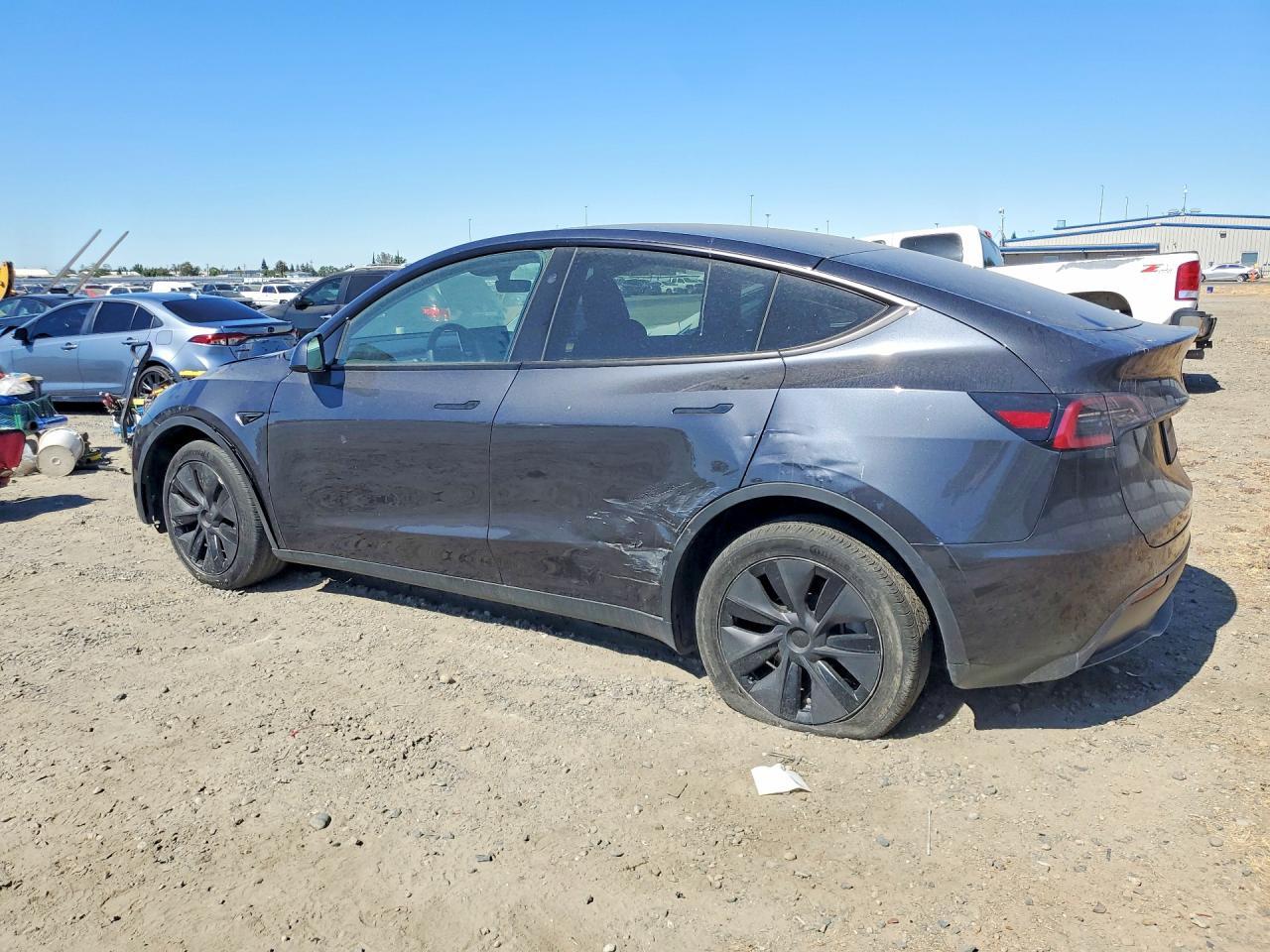 2025 Tesla Model Y - Фото 2