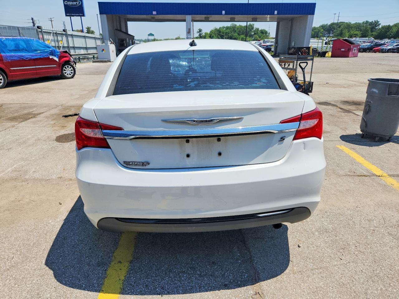 2013 Chrysler 200 Touring - Фото 6