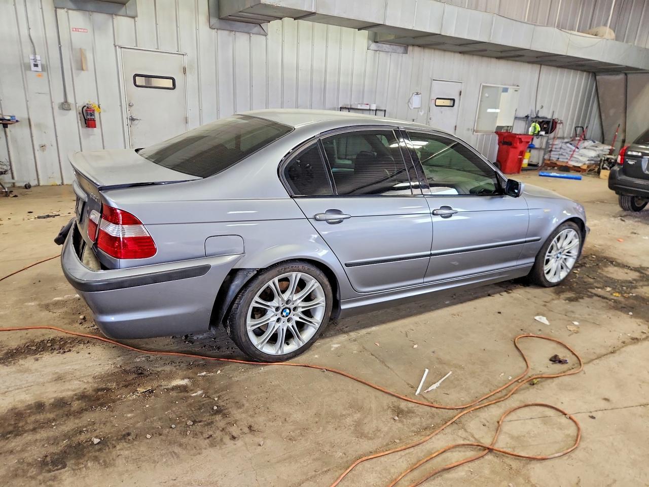 2004 BMW 330 I - Image 3