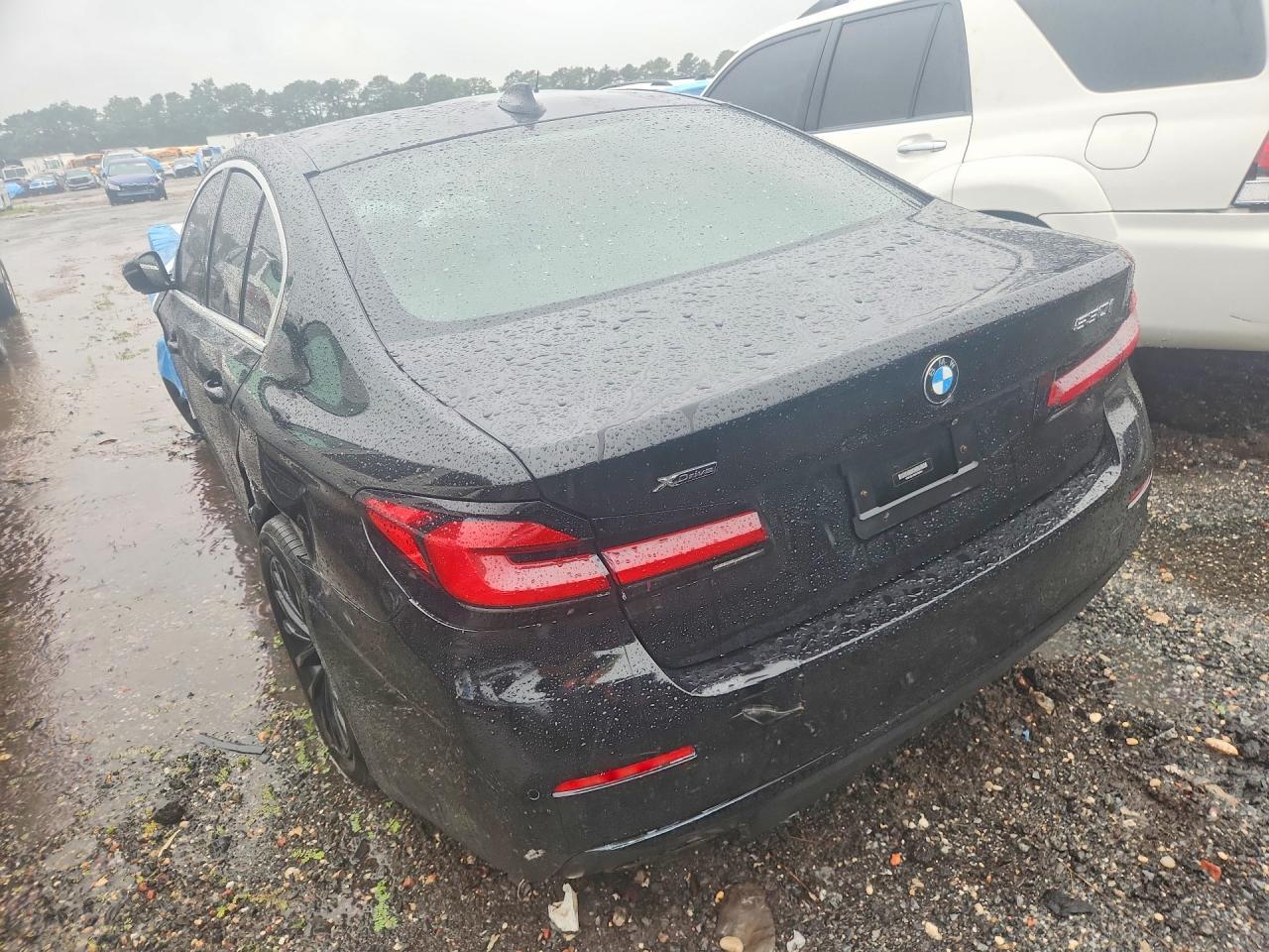 2021 BMW 530 Xi - Image 2