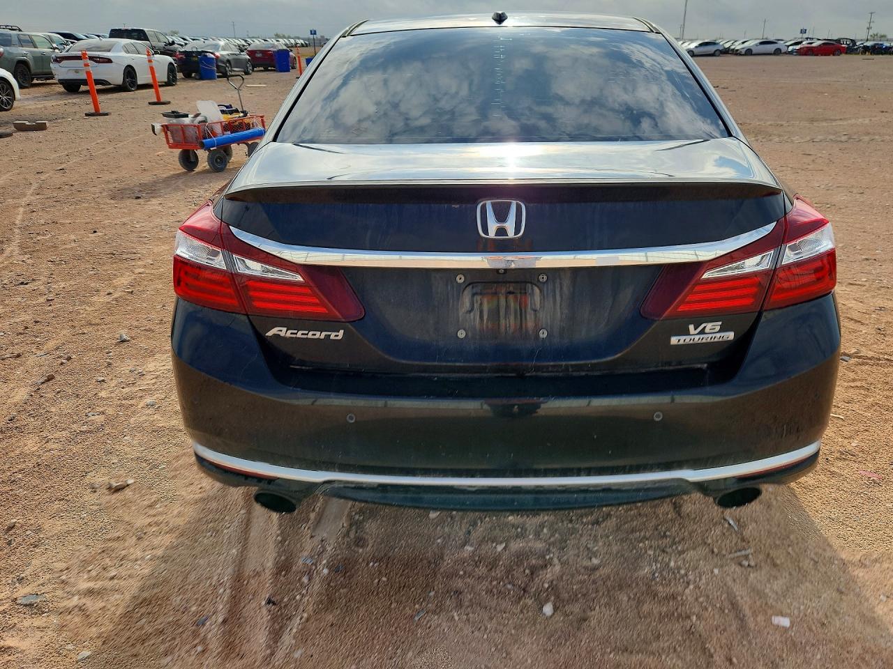 2017 Honda Accord Touring - Image 6