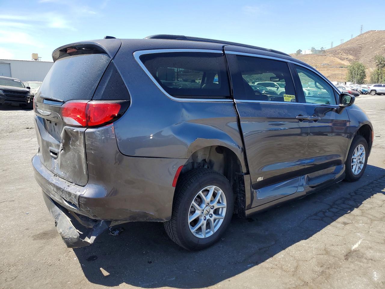 2021 Chrysler Voyager Lxi - Фото 3