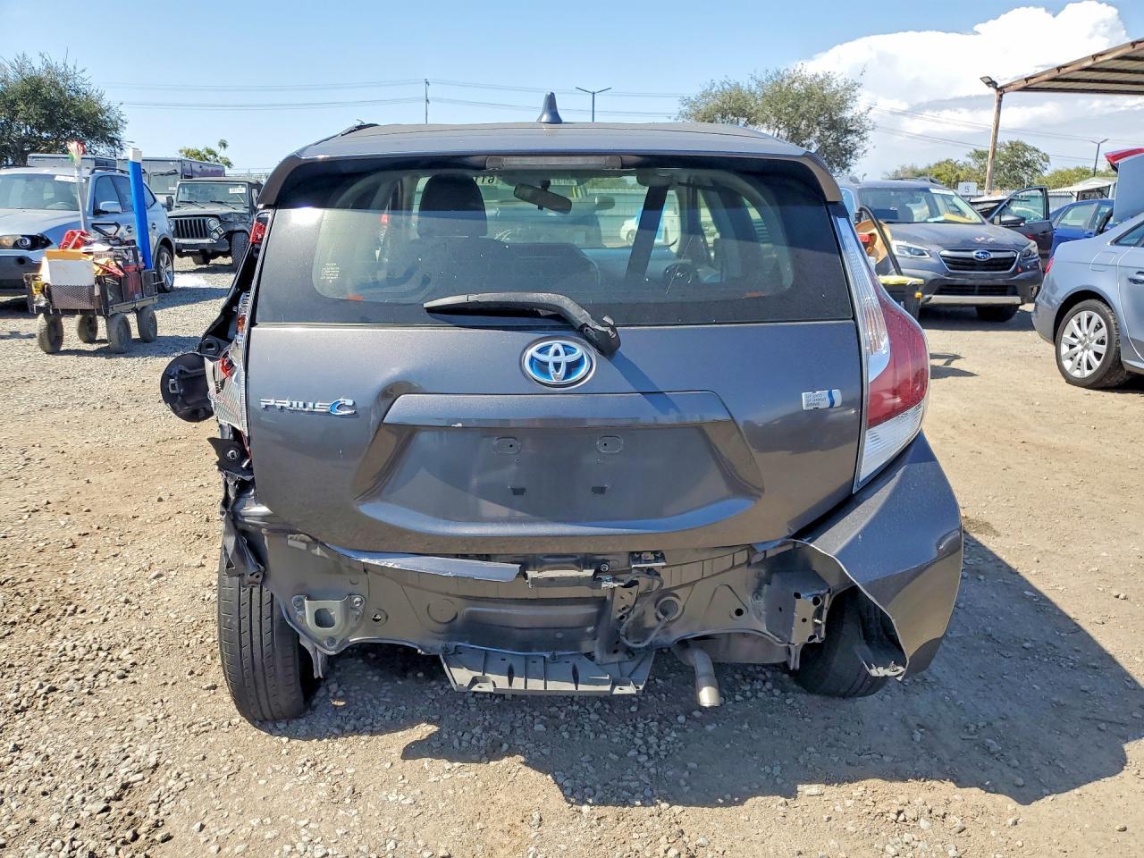 2016 Toyota Prius C Three - Фото 6