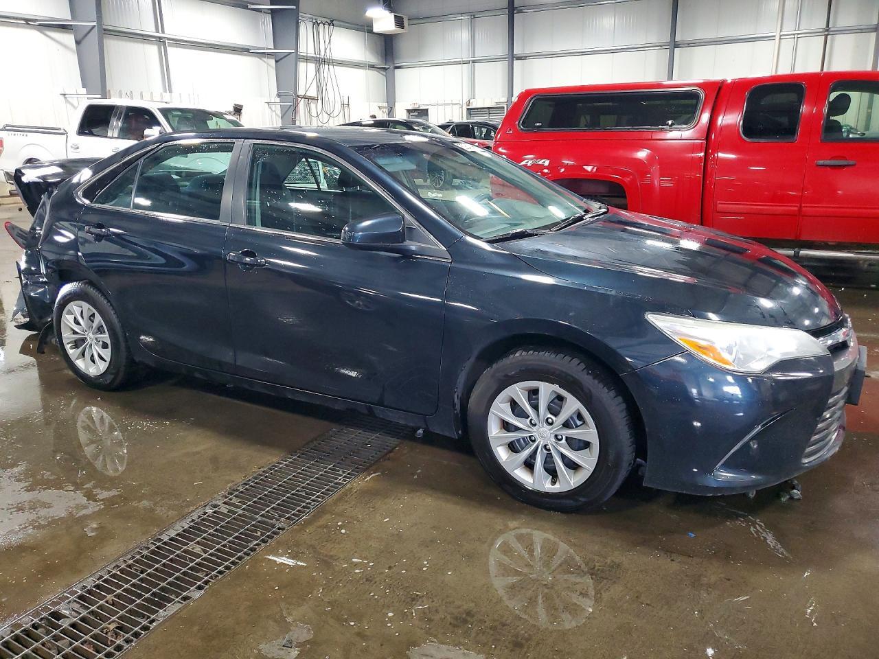 2016 Toyota Camry Le - Фото 4