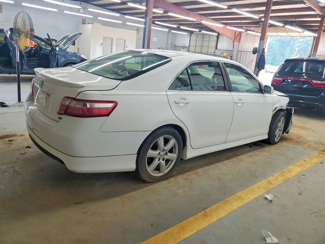 2008 Toyota Camry Se - Image 3