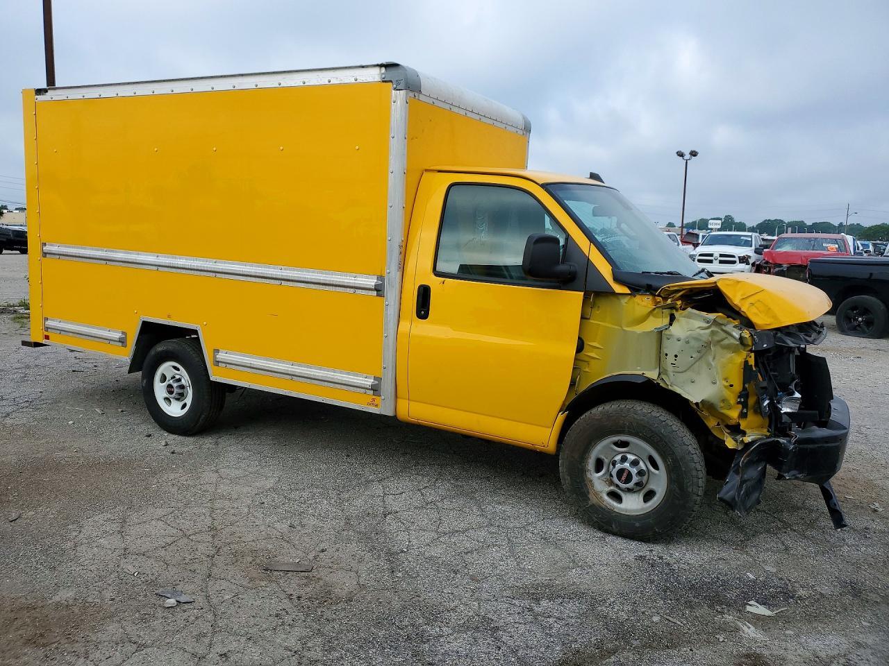 2022 GMC Savana Box Truck - Image 4