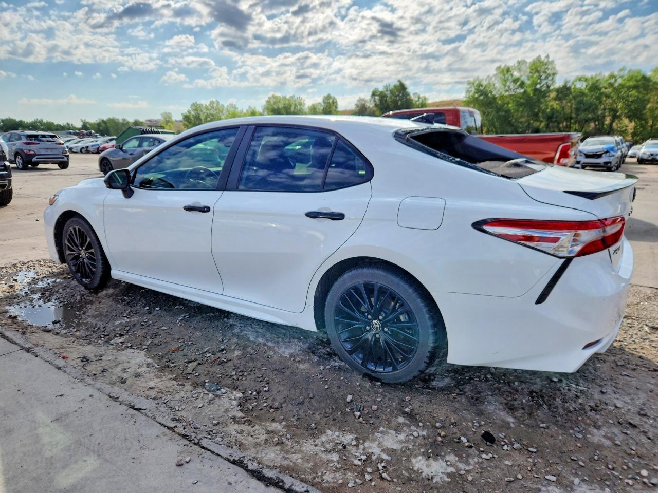 2020 Toyota Camry Se Nightshade - Фото 2