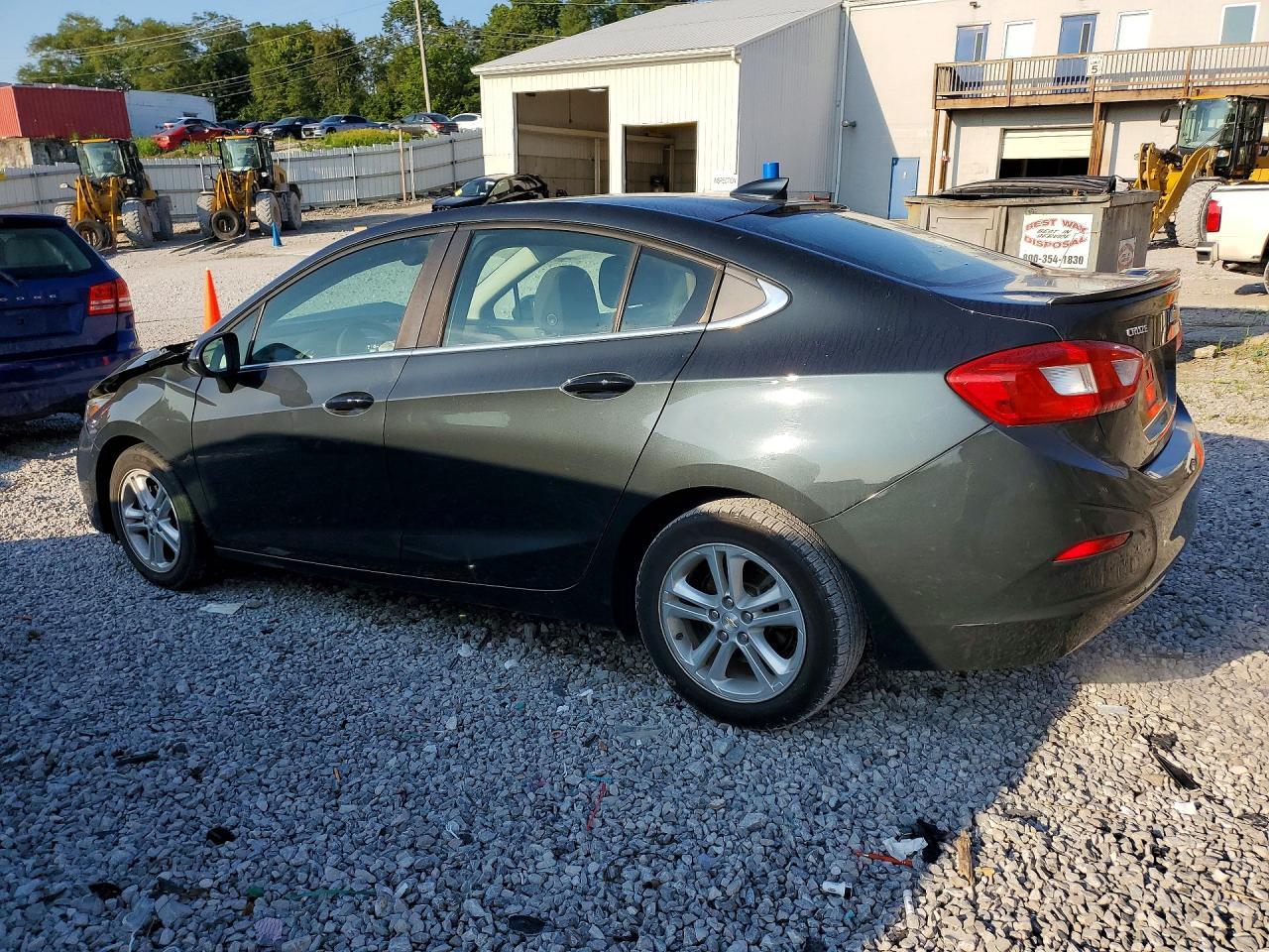 2018 Chevrolet Cruze Lt - Image 2