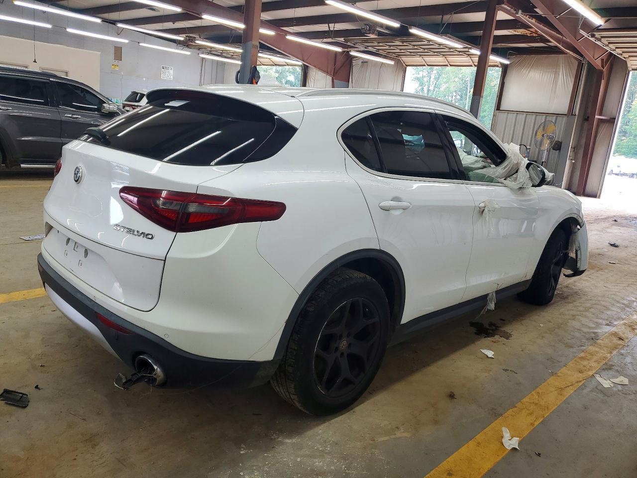 2019 Alfa Romeo Stelvio - Фото 3
