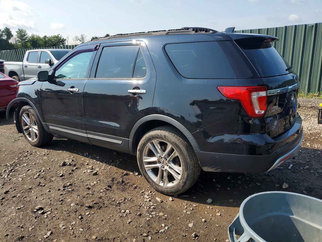 2016 Ford Explorer Limited - Image 2