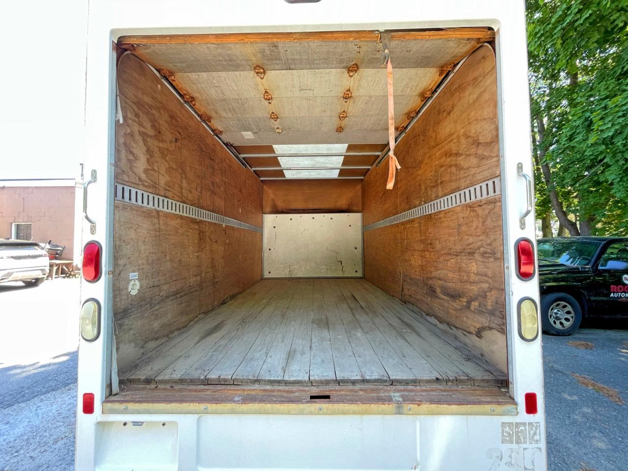 2014 Chevrolet Express - Image 6